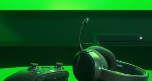 mobildelisi-steelseries-arctis-1-wireless-xbox-kulakligini-tanitti